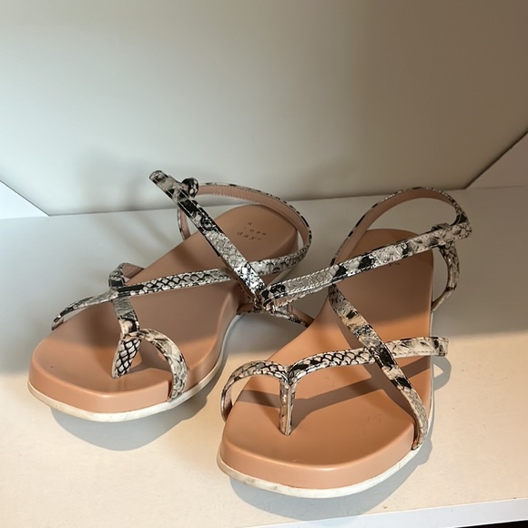 Snakeprint sandles - Picture 2 of 4